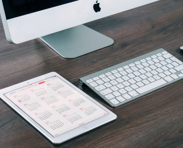 apple-desk-working-technology (Demo)